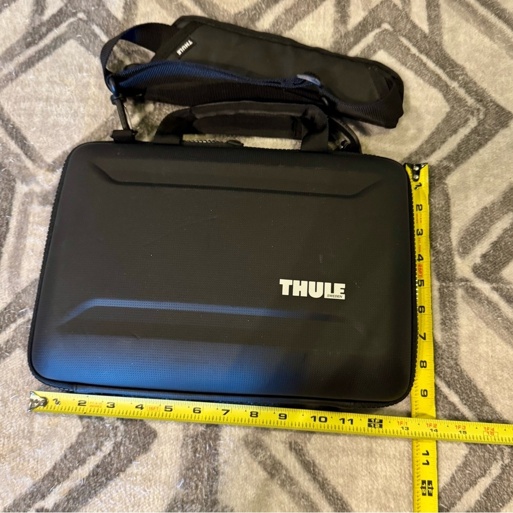 Thule Black Protective Case Gauntlet 4